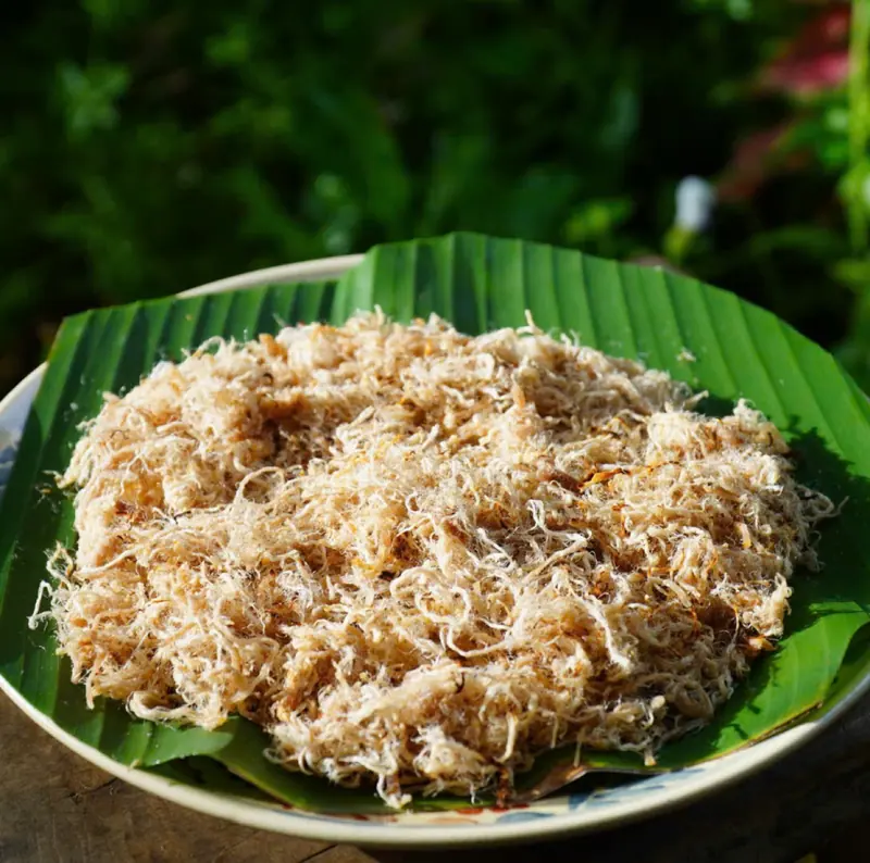 Thớ thịt heo kho nước dừa tơi mềm