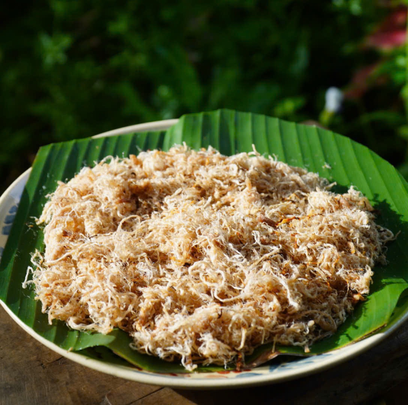 Mẻ heo cháy nước dừa vừa rang xong